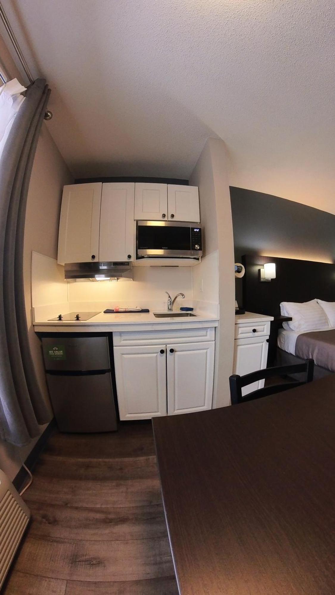 Moonlight Inn And Suites Sudbury Ngoại thất bức ảnh