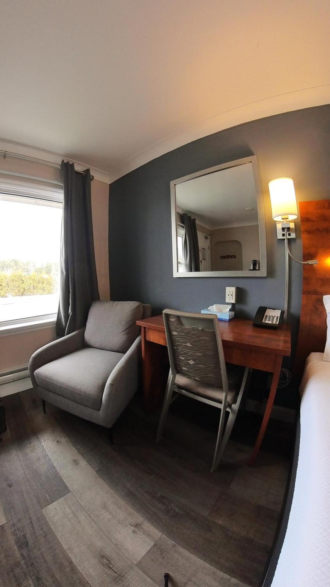 Moonlight Inn And Suites Sudbury Ngoại thất bức ảnh
