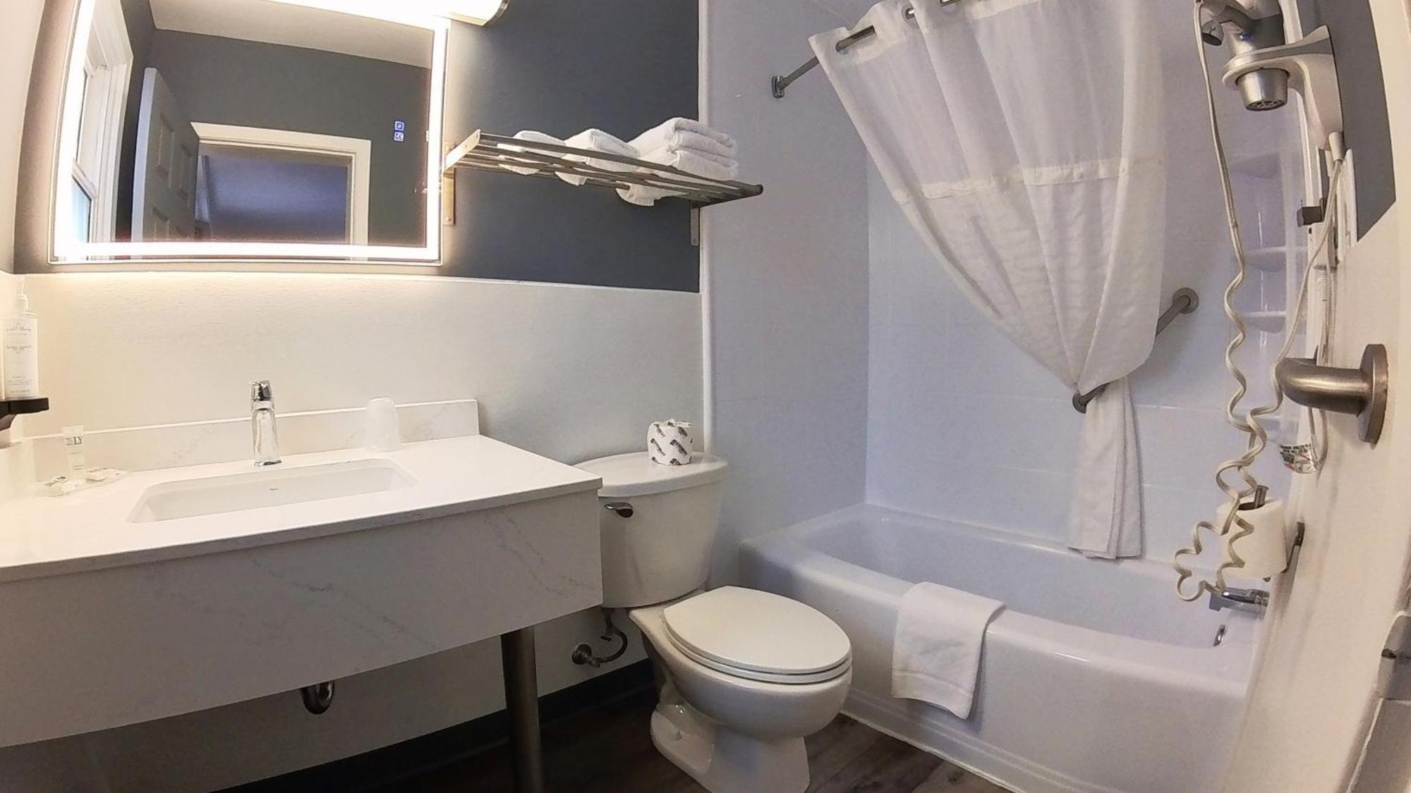 Moonlight Inn And Suites Sudbury Ngoại thất bức ảnh