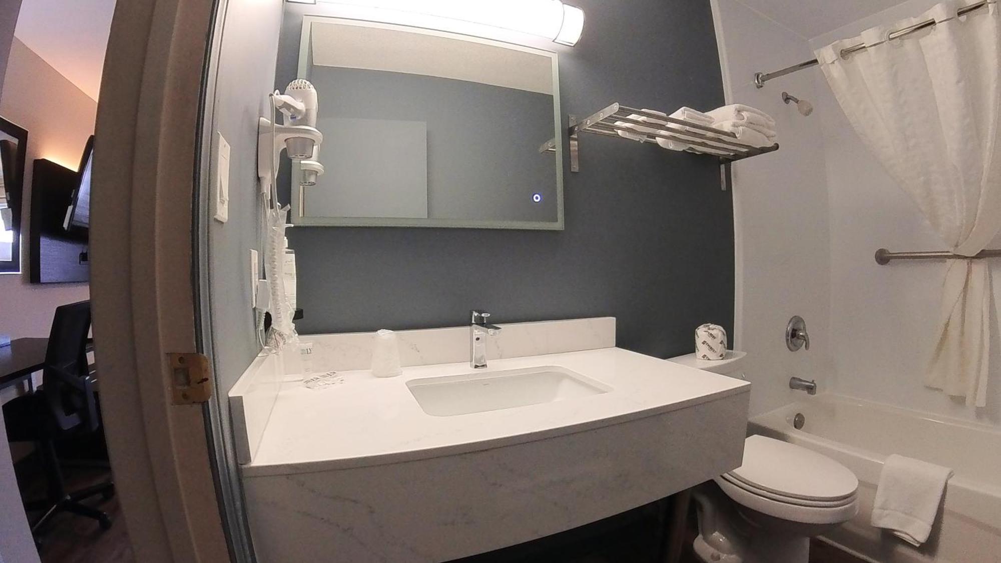 Moonlight Inn And Suites Sudbury Ngoại thất bức ảnh