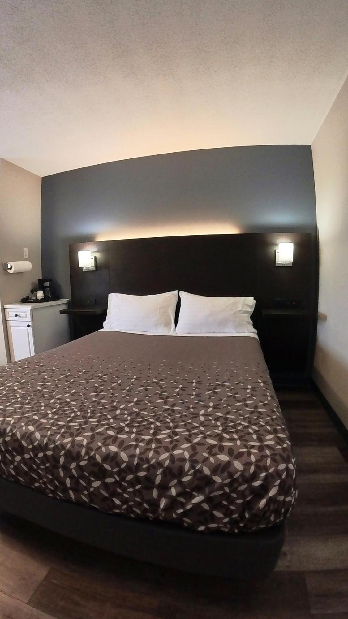 Moonlight Inn And Suites Sudbury Ngoại thất bức ảnh