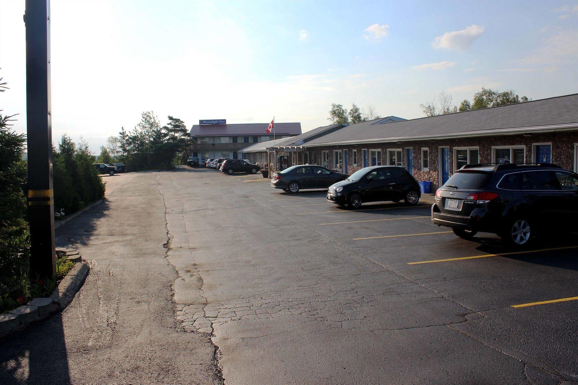 Moonlight Inn And Suites Sudbury Ngoại thất bức ảnh