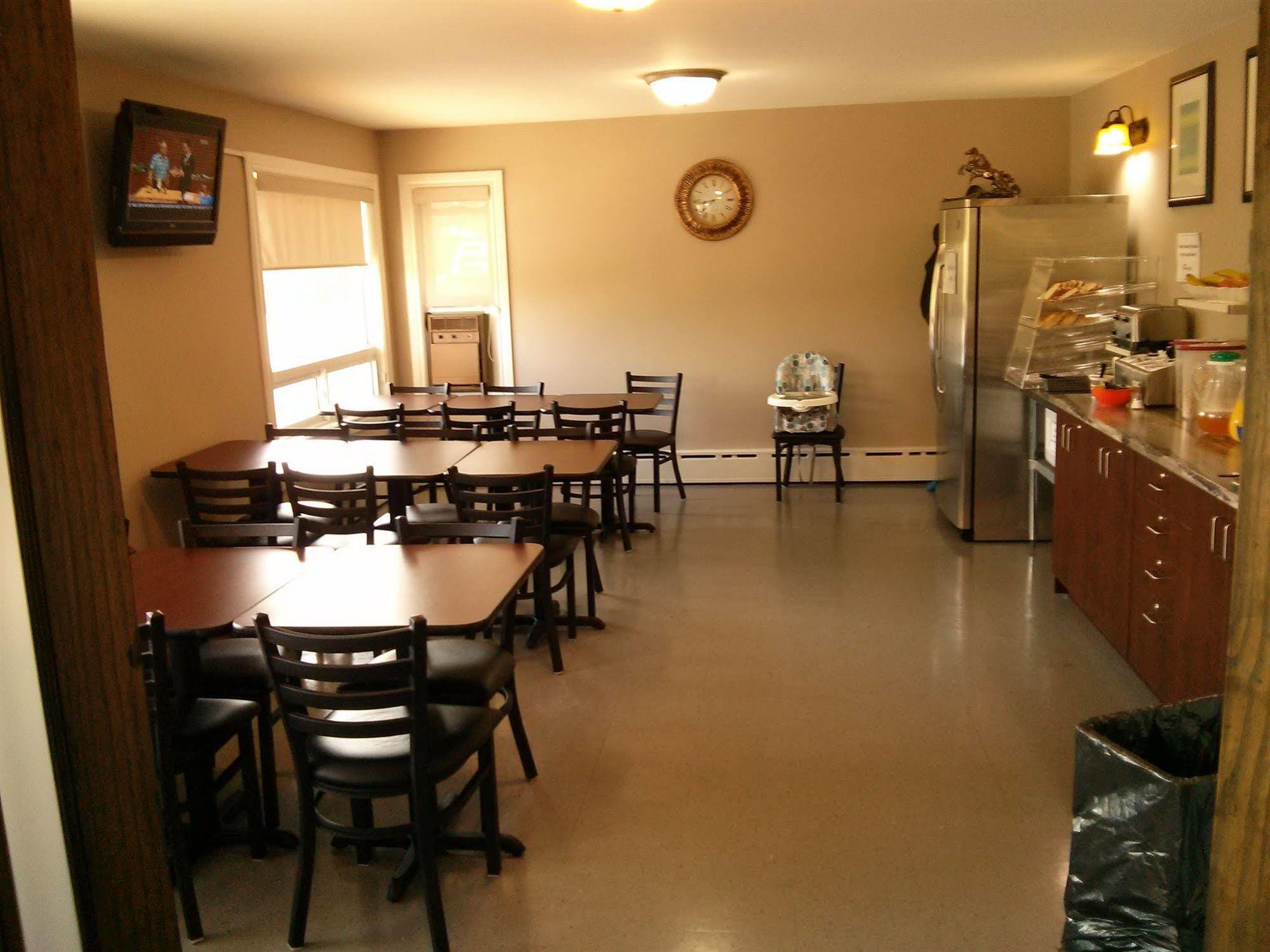 Moonlight Inn And Suites Sudbury Ngoại thất bức ảnh