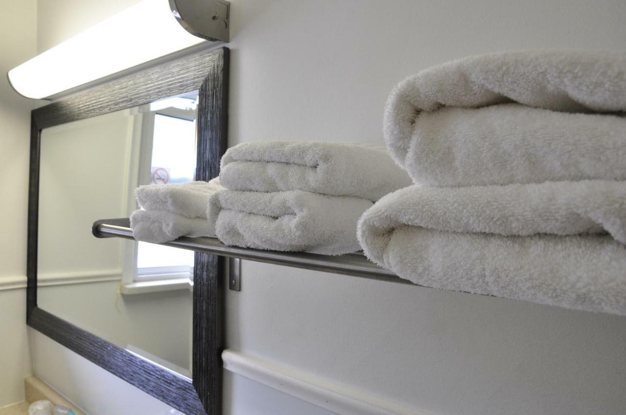 Moonlight Inn And Suites Sudbury Ngoại thất bức ảnh