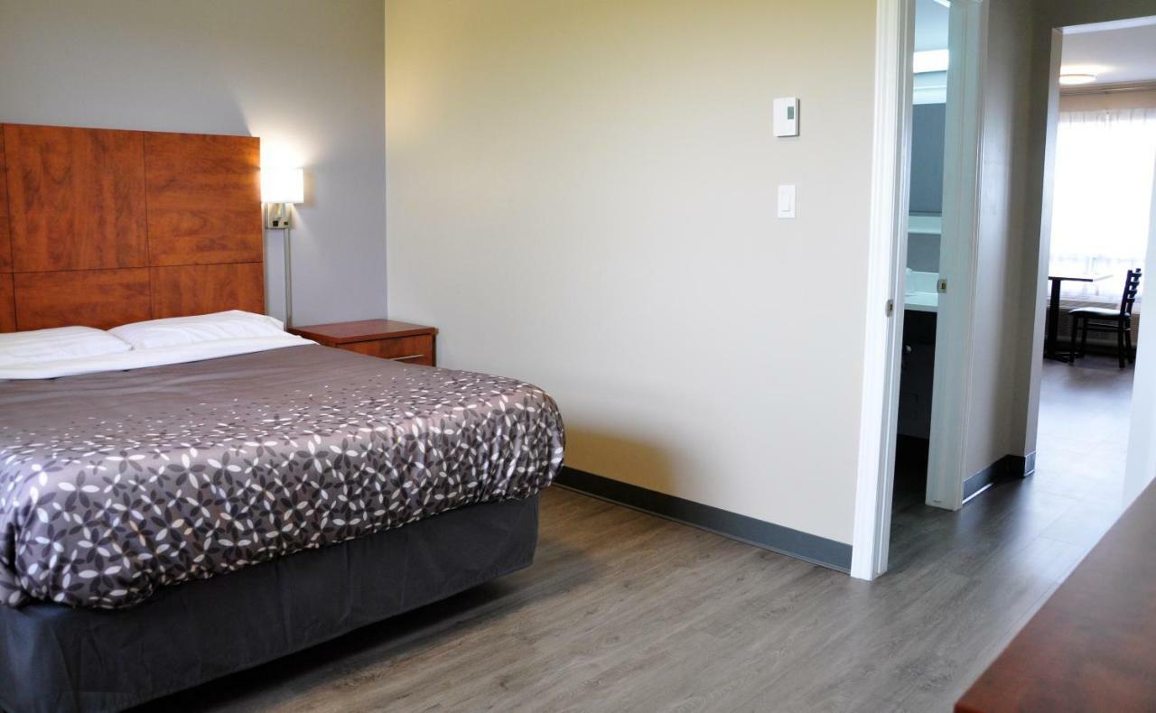 Moonlight Inn And Suites Sudbury Ngoại thất bức ảnh