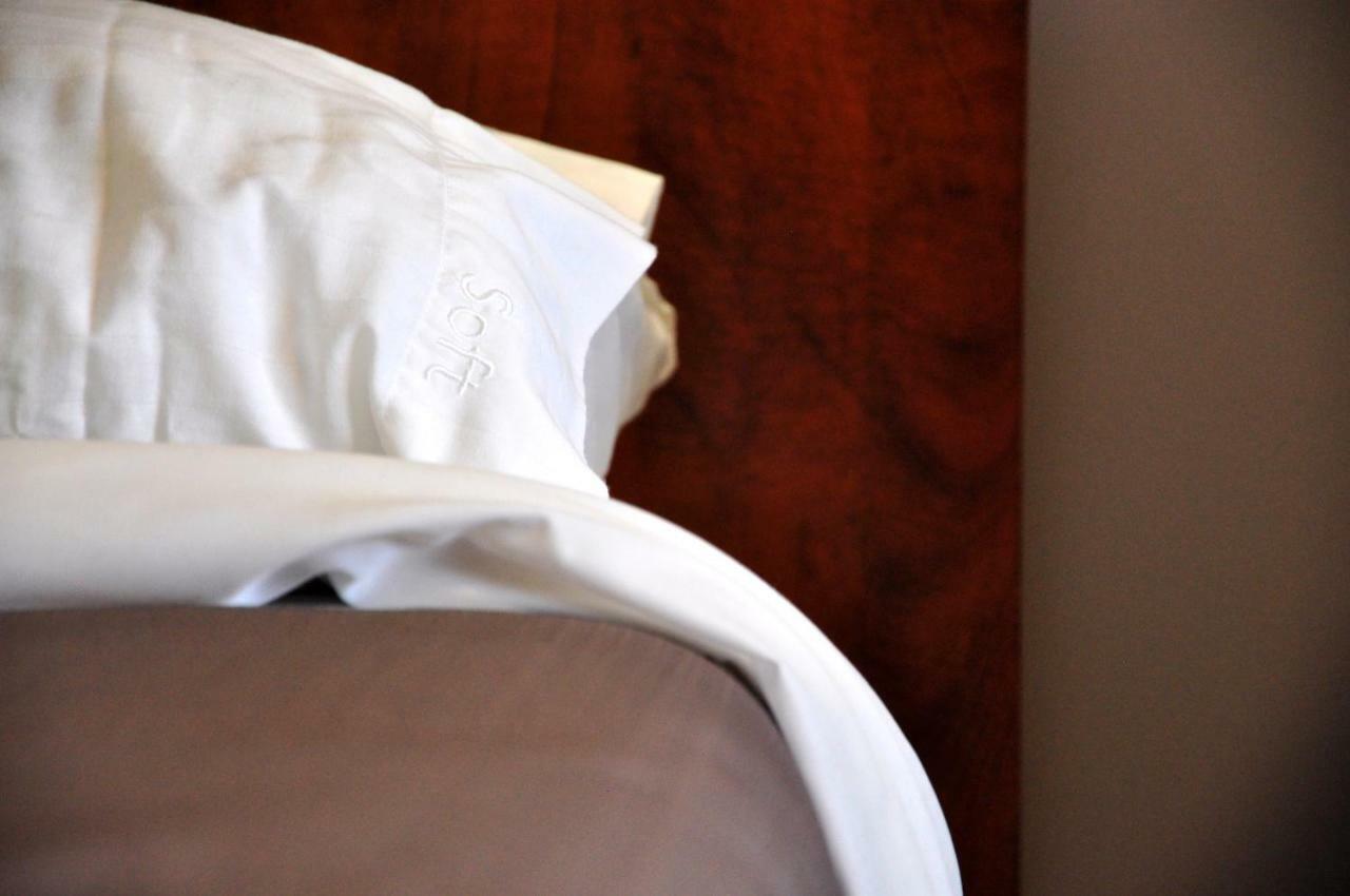 Moonlight Inn And Suites Sudbury Ngoại thất bức ảnh