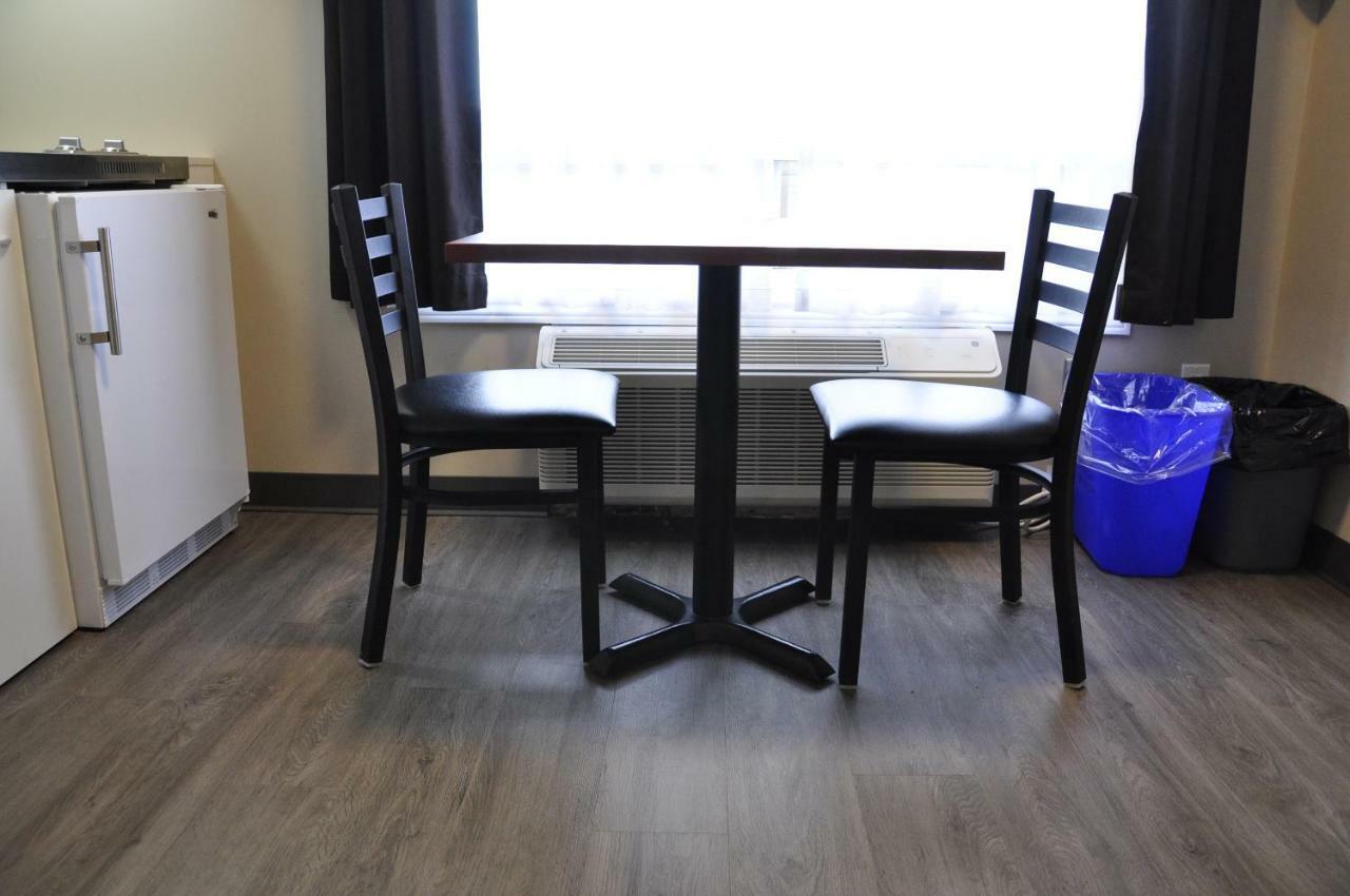 Moonlight Inn And Suites Sudbury Ngoại thất bức ảnh